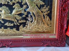 Tranh Mã Đáo Thành Công Kích Thước 230 x120  Đồng Vàng  Nền Đen Dát Vàng - Khung Sồi Đục Hoa Văn