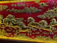 Tranh Mã Đáo Thành Công  Kích Thước 170 x90  Đồng Vàng Nền Đỏ Dát  - Khung Sồi Đục Hoa Văn