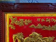 Tranh Mã Đáo Thành Công  Kích Thước 170 x90  Đồng Vàng Nền Đỏ Dát  - Khung Sồi Đục Hoa Văn