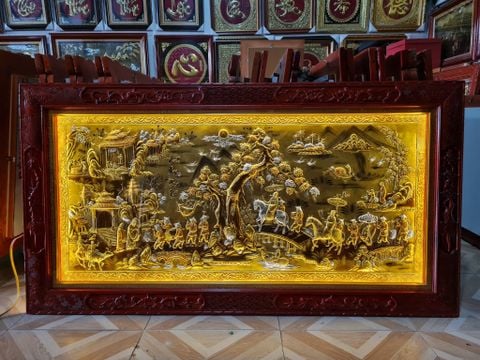 Tranh Vinh Quy Bái Tổ  Kích Thước 170 x 90 Đồng Vàng Xước Dát Vàng - Khung Sồi Đục Hoa Văn