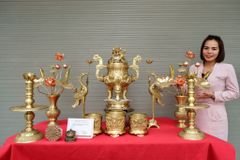 Bộ Ngũ Sự Bằng Đồng Vàng Cao 60 Rồng Vàng Mộc + Bát Hương + Lọ Hoa