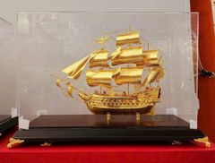 Mô hình Thuyền mạ vàng 24k- Ngang 50cm, cao 35cm, sâu 22cm