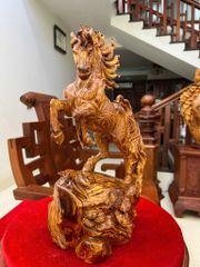 Tượng Linh vật Nhất mã gỗ cẩm việt hàng kỹ liền khối 100% siêu vân Kt Cao42. N23.s15