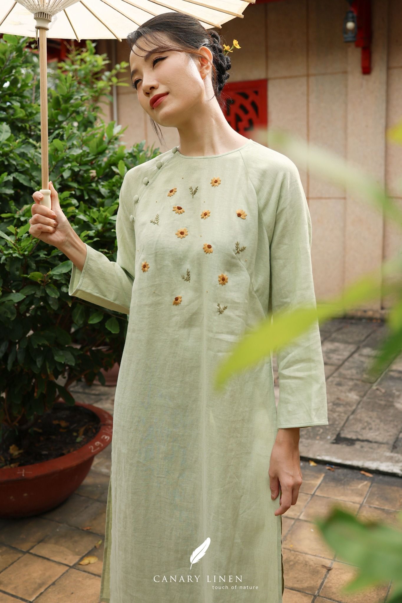  Áo dài cổ tròn - Hoa Cúc Cánh Bướm 