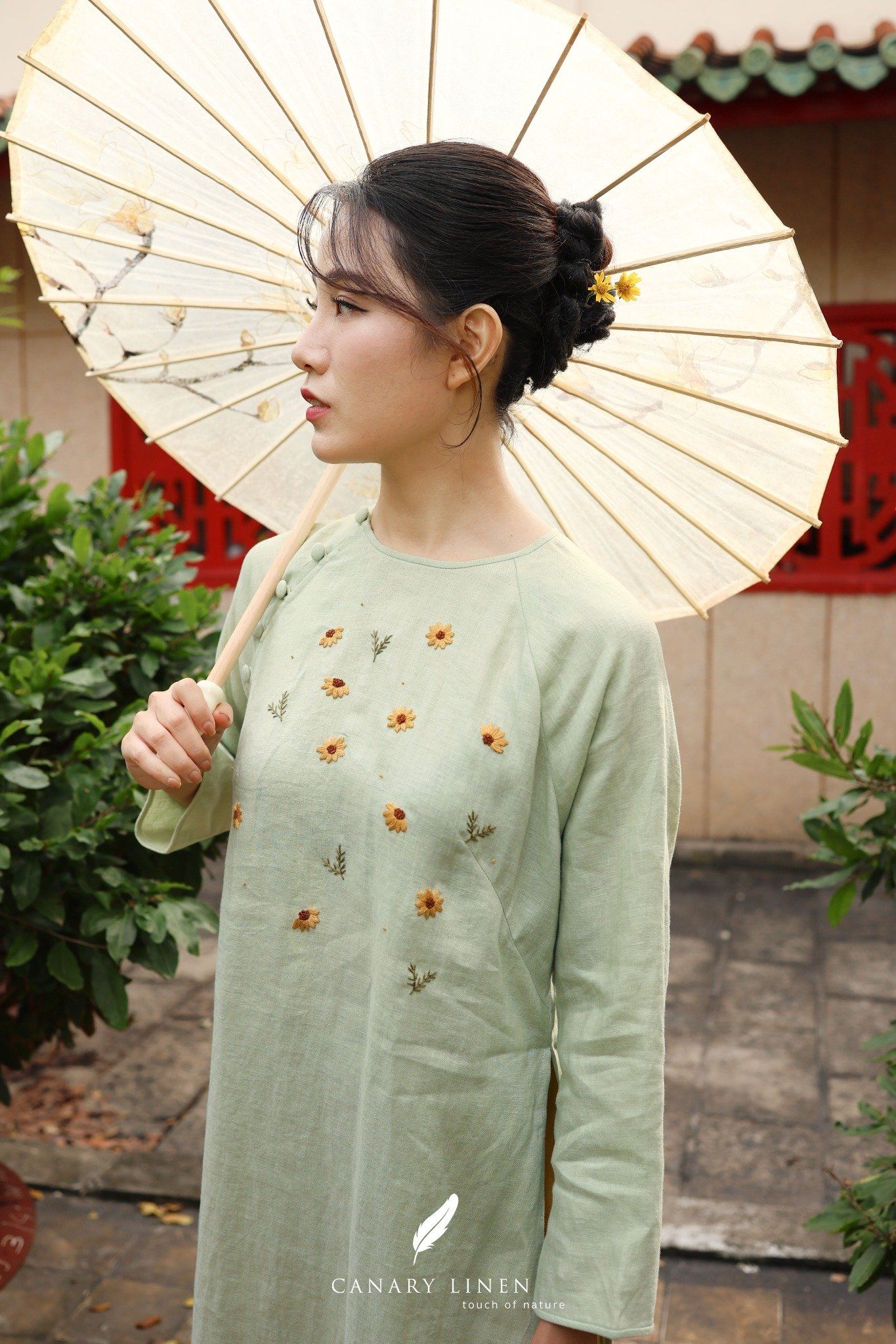  Áo dài cổ tròn - Hoa Cúc Cánh Bướm 