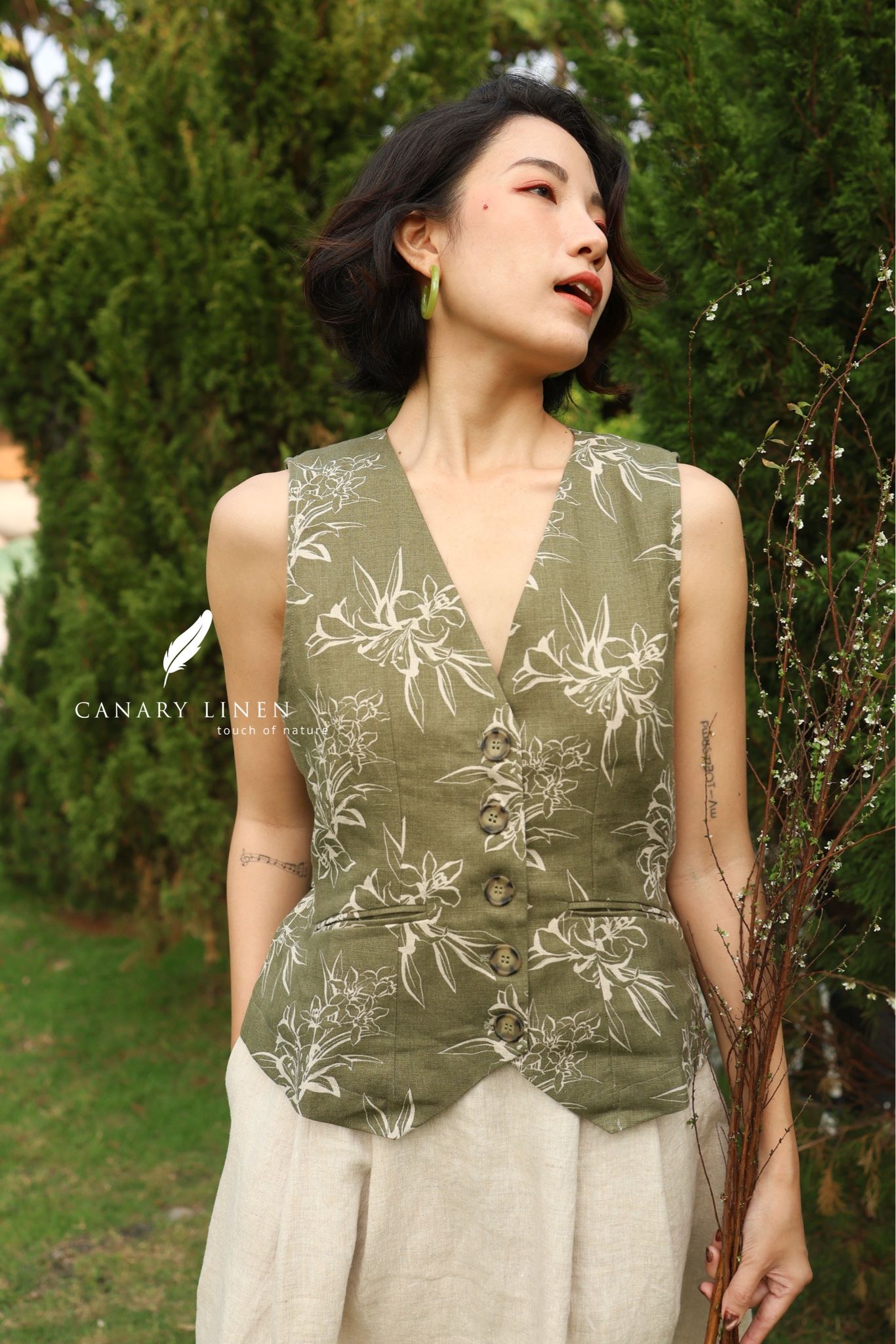  Áo Gilê - Hoa trắng nền rêu 