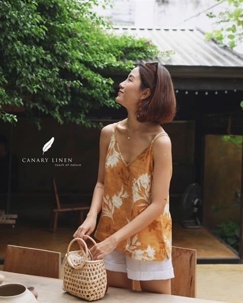  Sola Top - Hoa trắng nền vàng 
