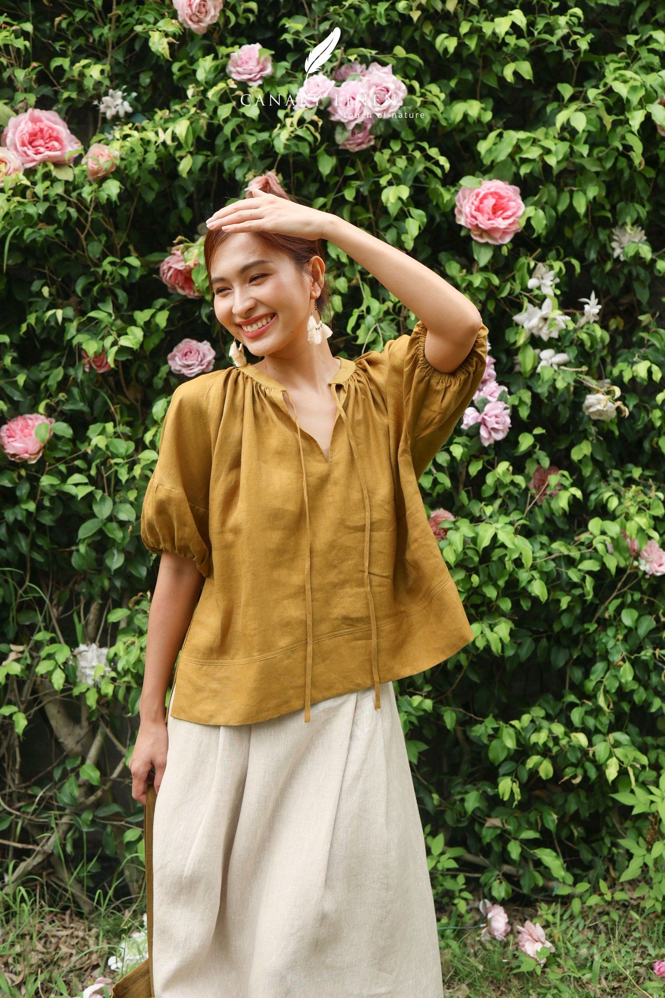  Áo cổ V cột nơ - Vàng cỏ úa 