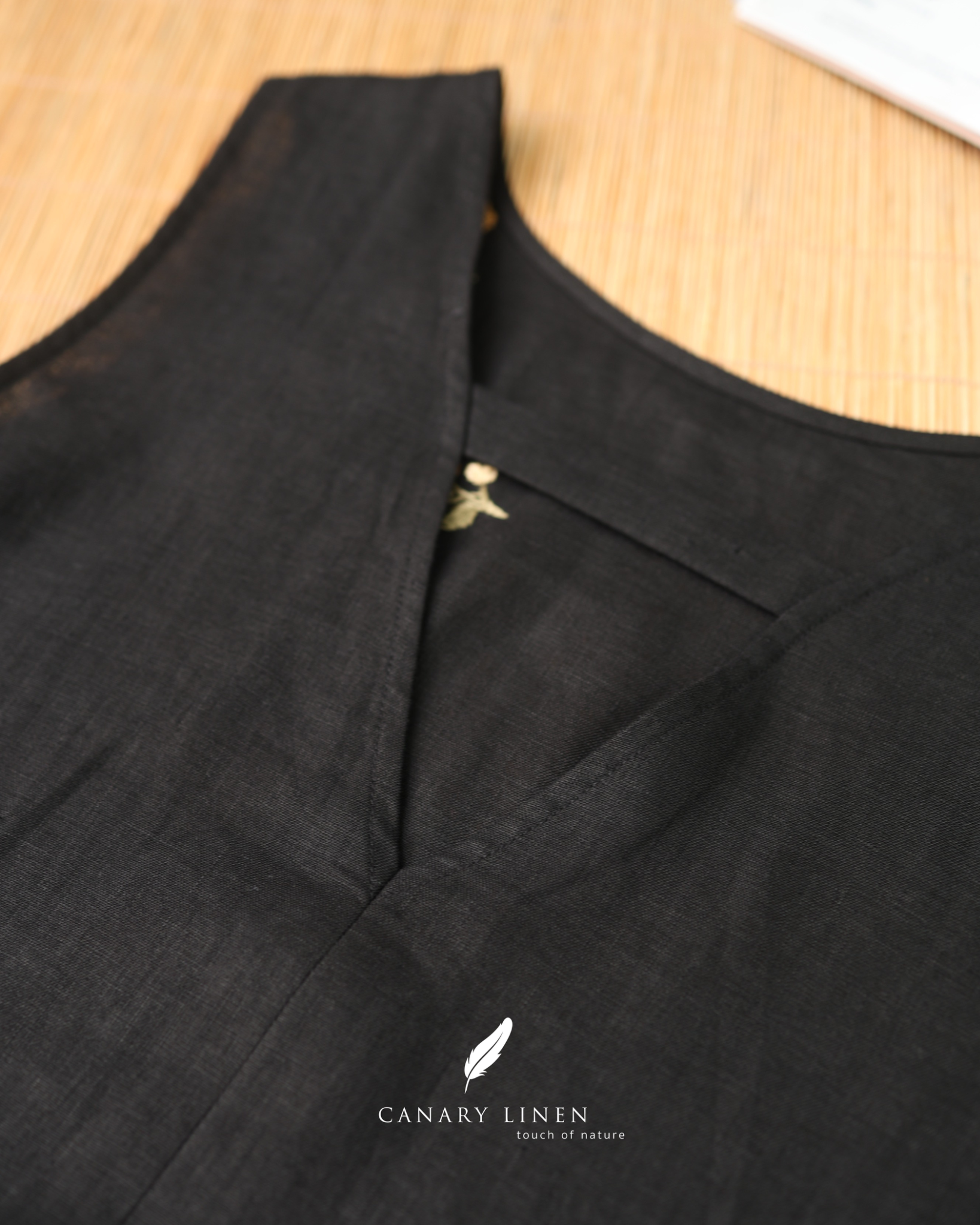  Bloom V Dress - Đen 