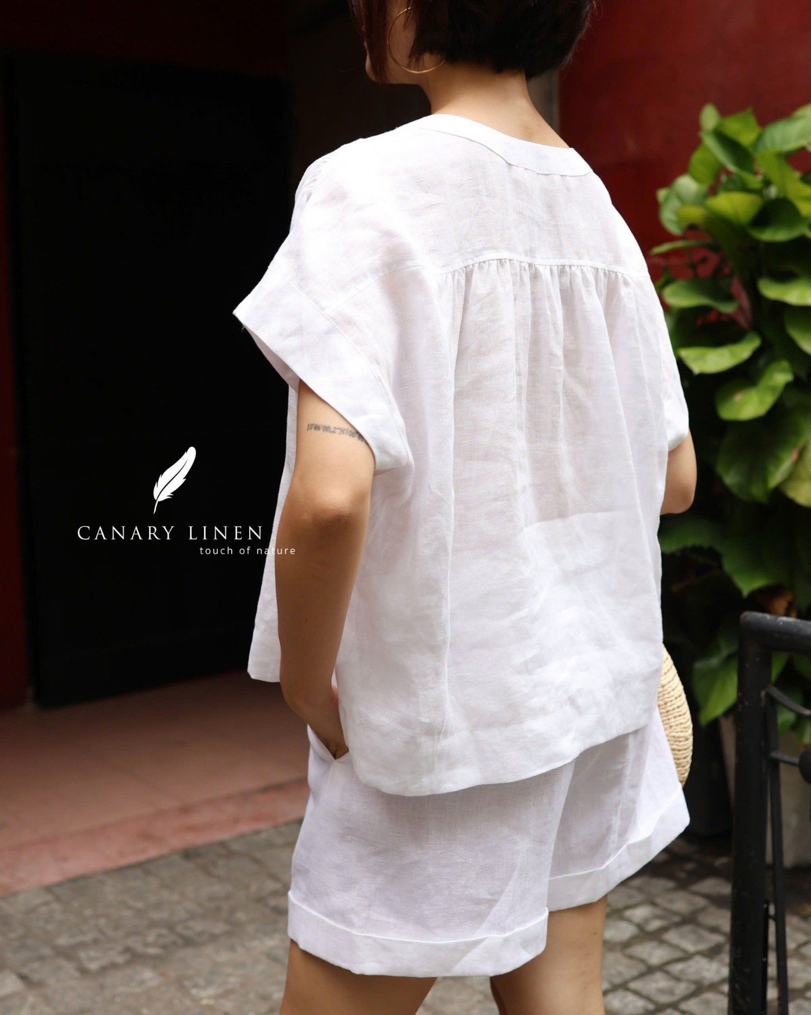  Áo cổ nhật vai nhún - Trắng 