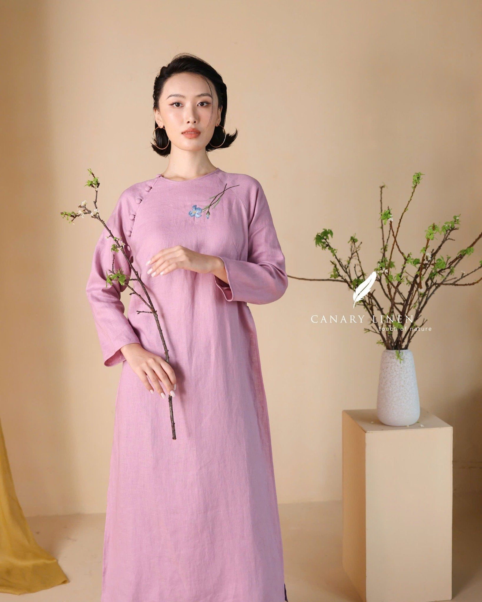  Áo dài cổ tròn - Hoa Diên Vĩ 