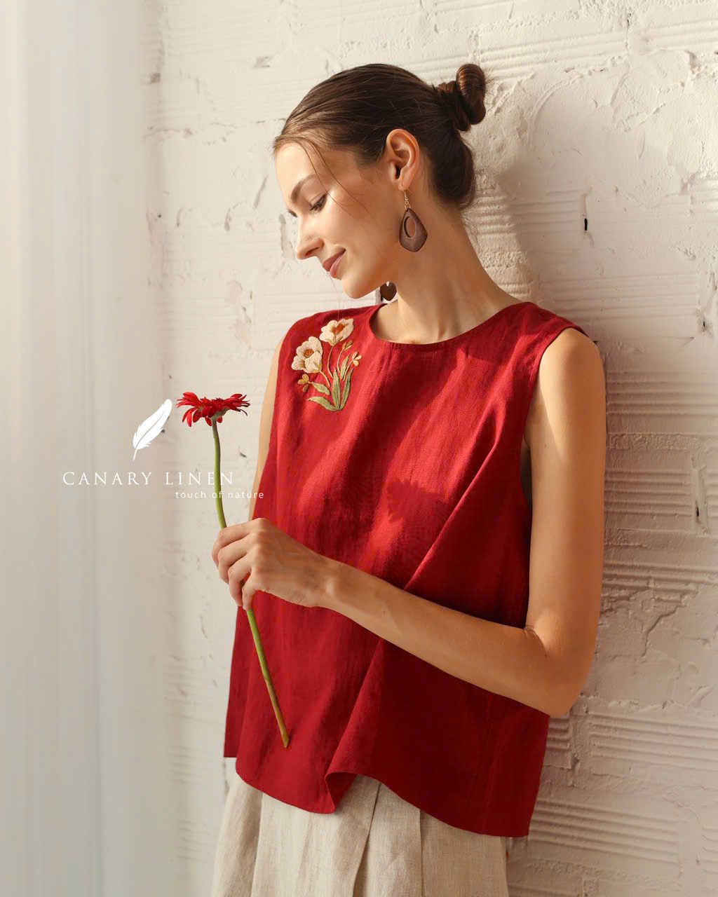  Áo sát nách nút sau thêu - Đỏ đô 