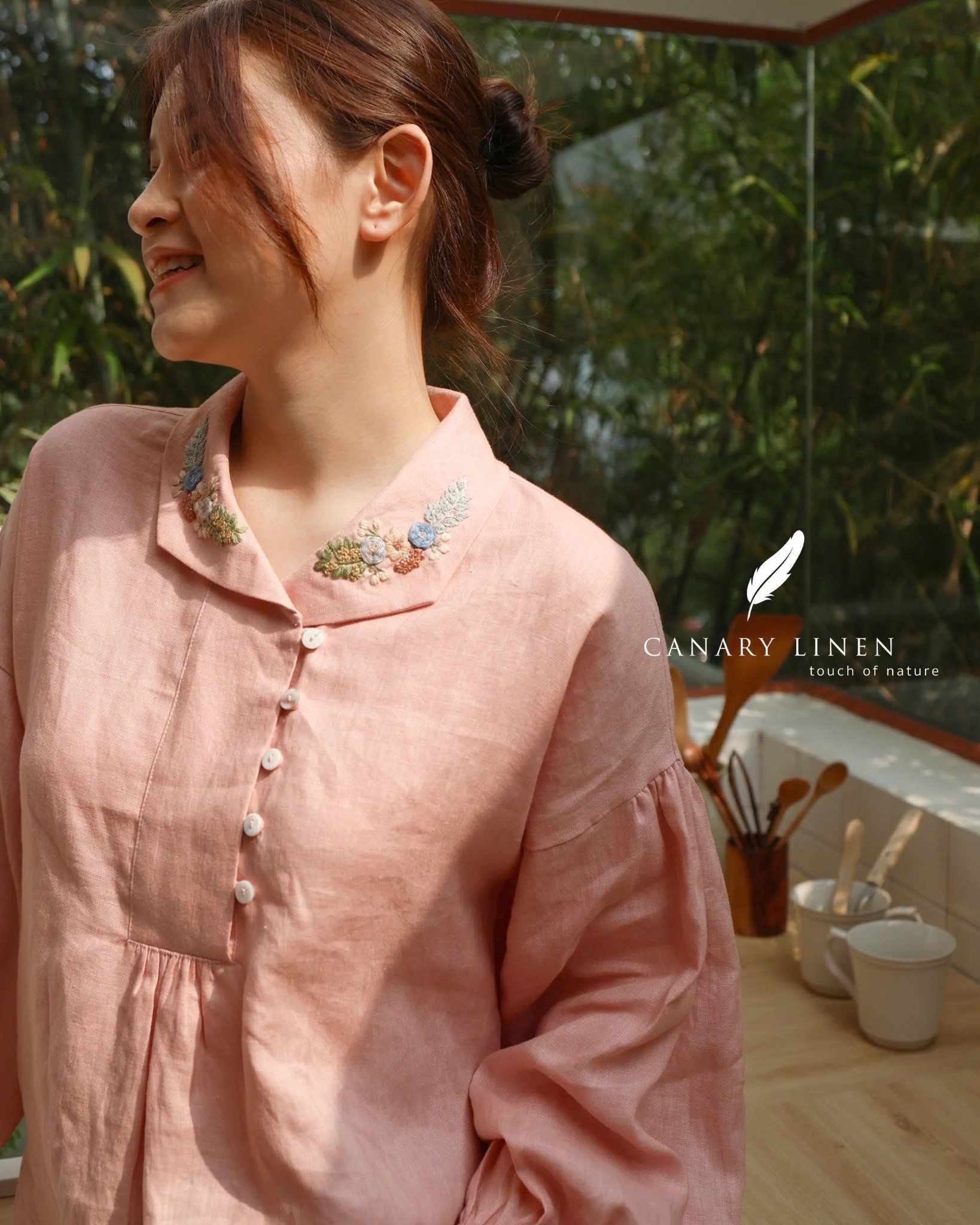  Áo tay phồng thêu cổ - Hồng cam 