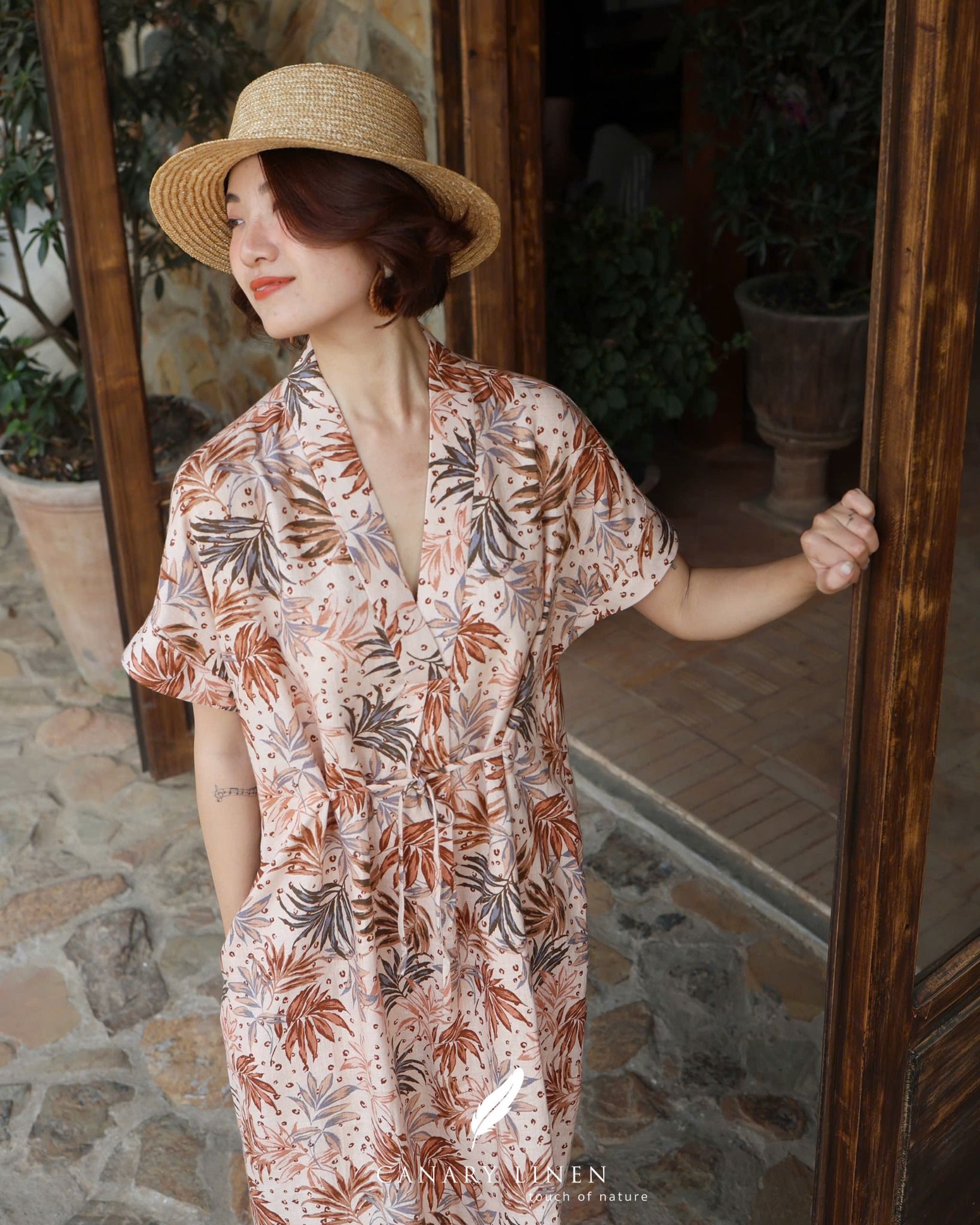  Đầm cổ nhật cột dây eo - Lá nâu tropical 