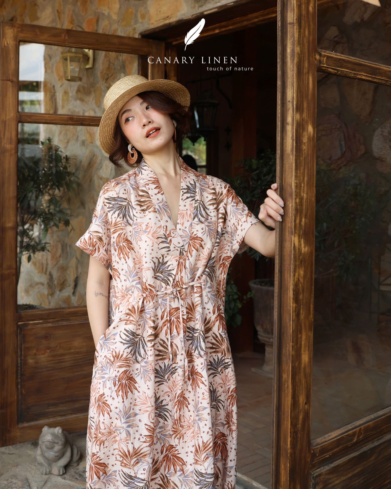  Đầm cổ nhật cột dây eo - Lá nâu tropical 
