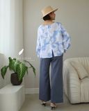  Áo tay lửng lưng nút - Hoa trắng nền xanh 