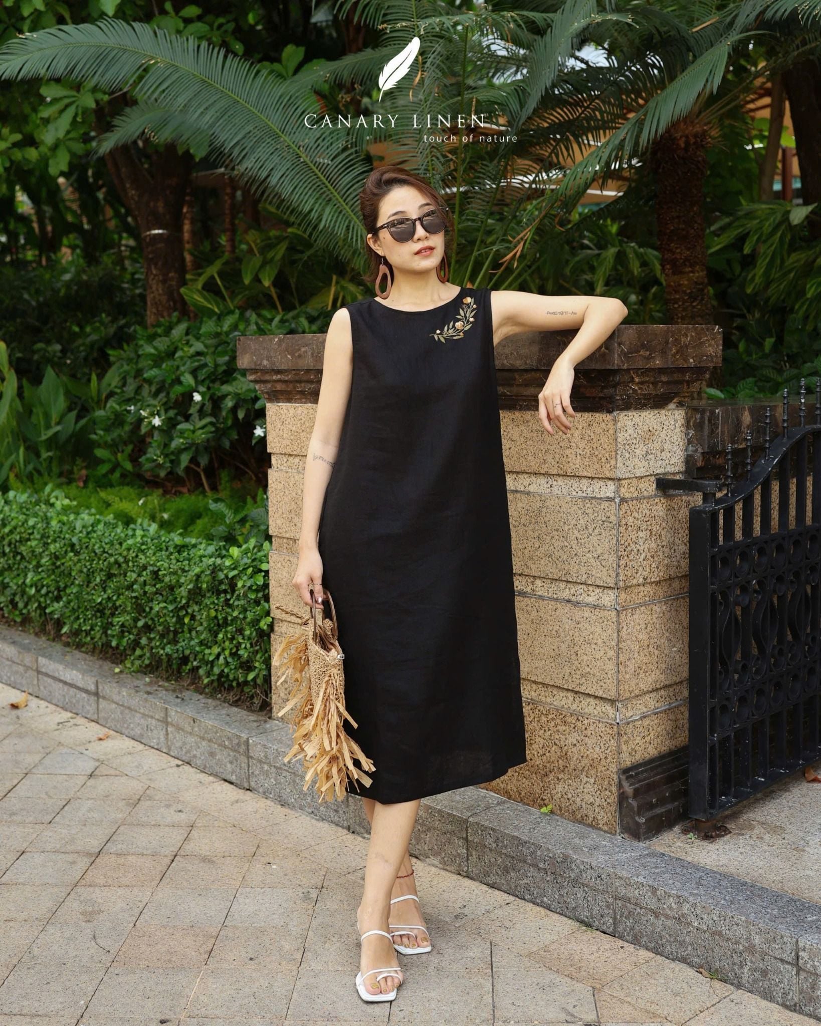  Bloom V Dress - Đen 