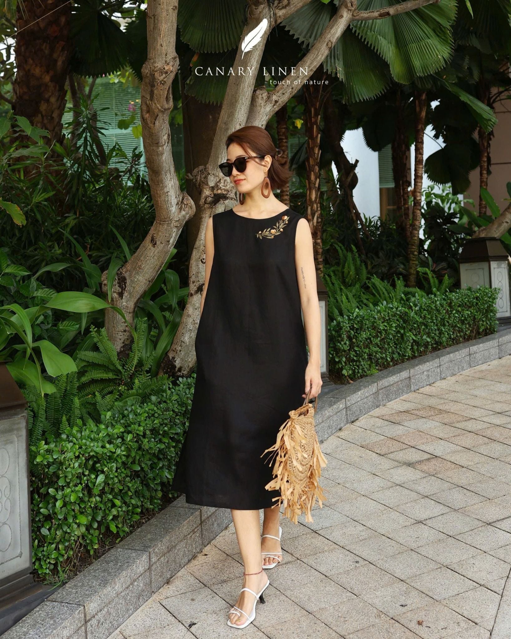  Bloom V Dress - Đen 