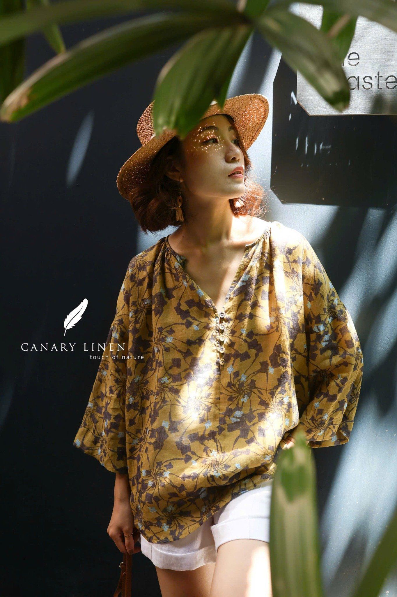  Celina Top - Lá đen nền vàng 