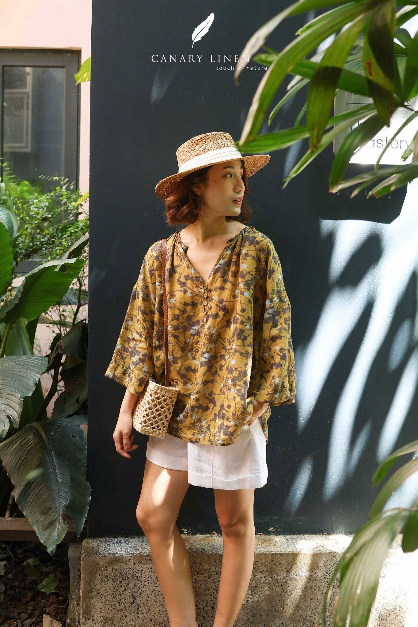  Celina Top - Lá đen nền vàng 