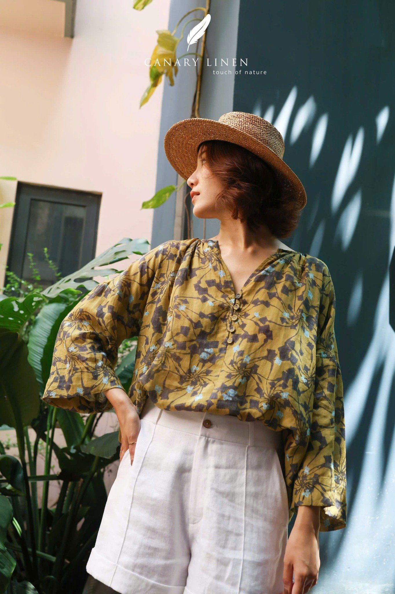  Celina Top - Lá đen nền vàng 