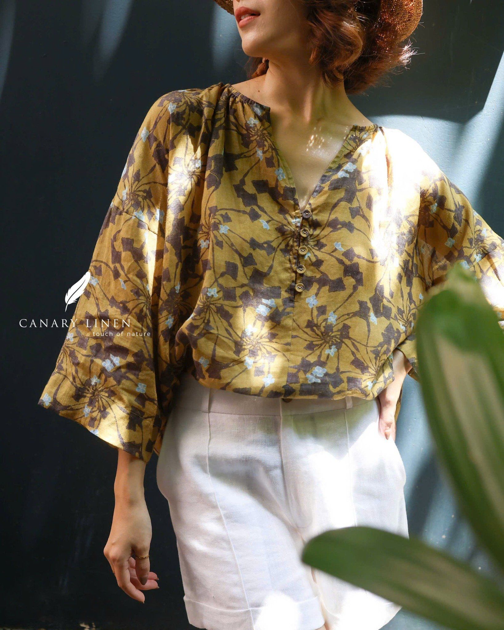  Celina Top - Lá đen nền vàng 