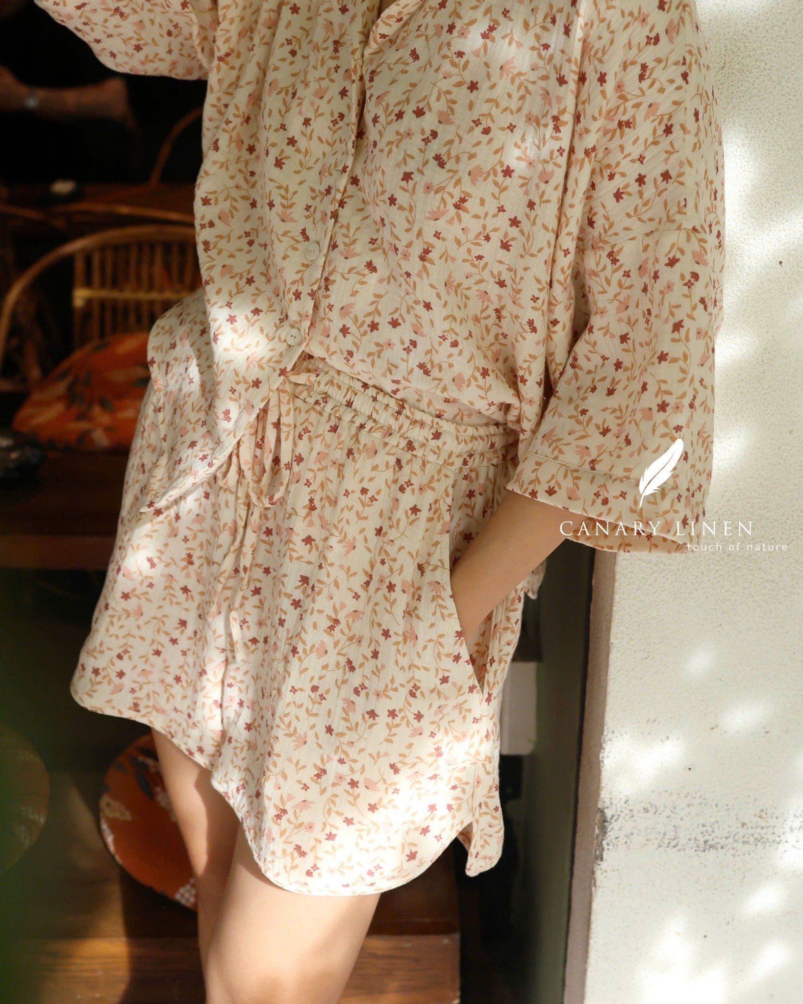  Mira Set - Hoa đỏ nền kem 