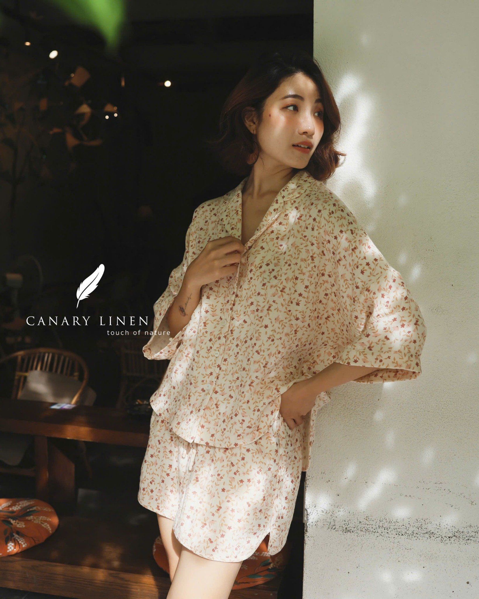  Mira Set - Hoa đỏ nền kem 