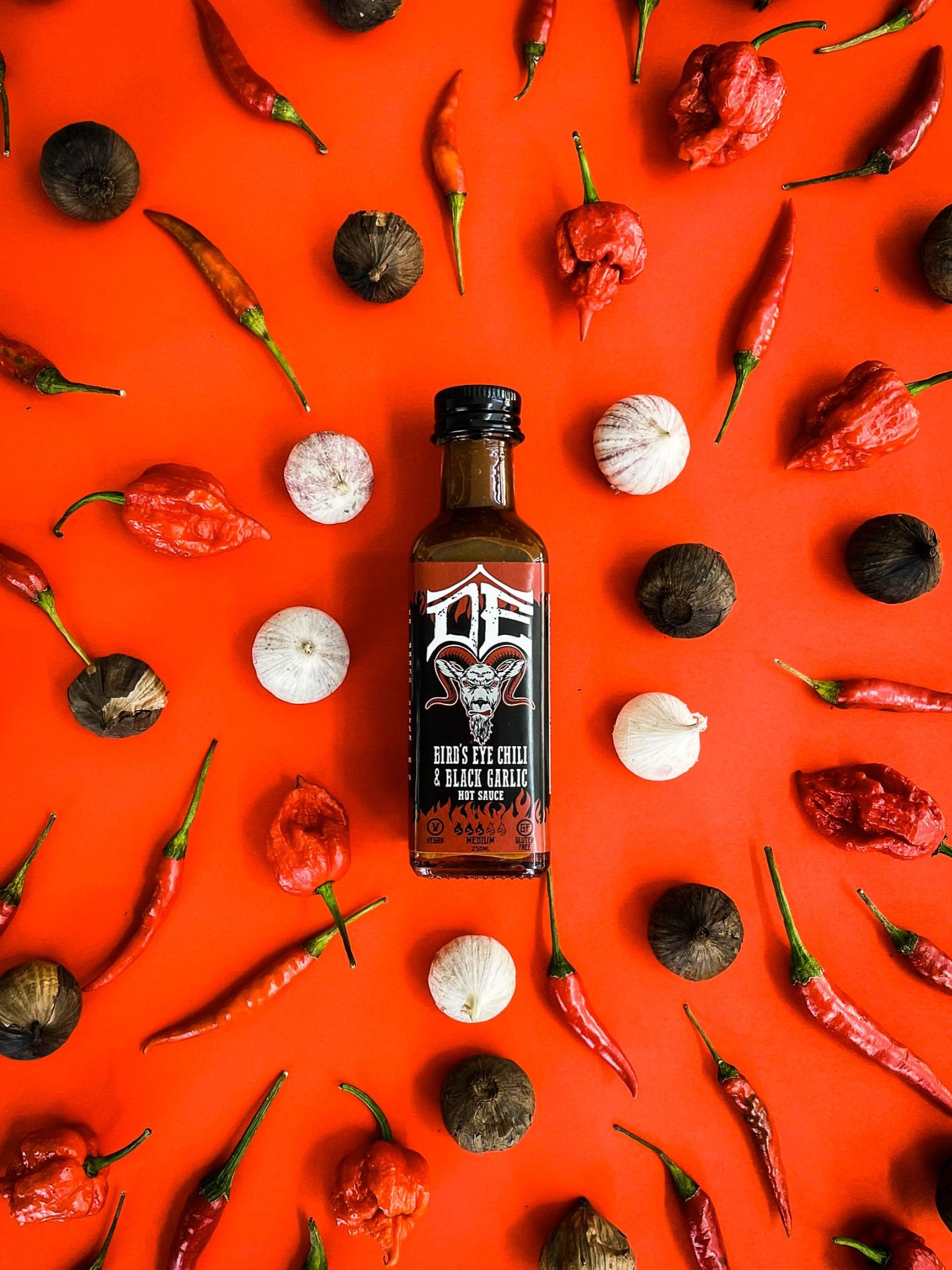Red Label Bird's Eye Chili & Black Garlic Hot Sauce DÊ Hot Sauce