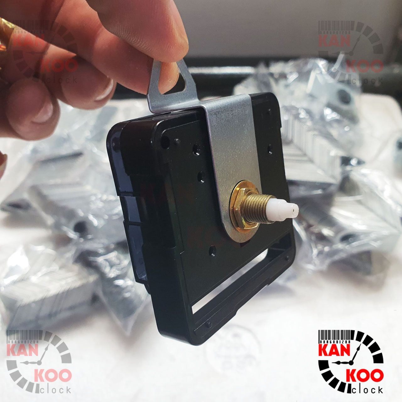  Móc sắt dùng để treo đồng hồ treo tường 