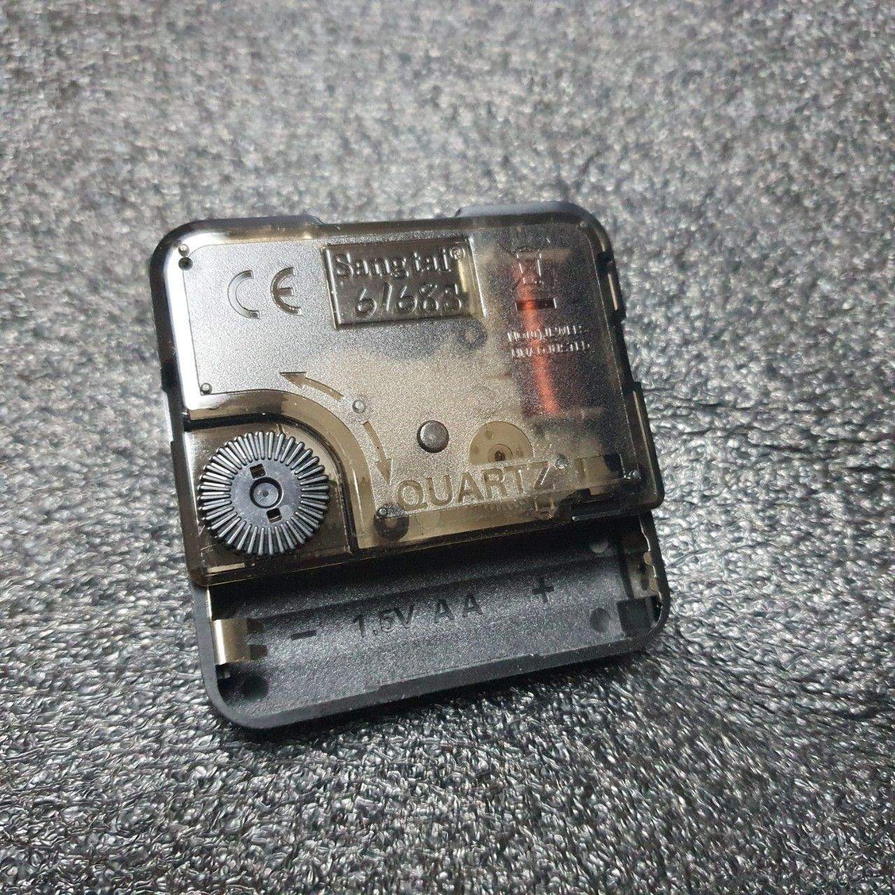  Máy đồng hồ treo tường  (KIM TRÔI)- Silent Quartz hiệu 6168s trục đồng dài 15mm (cốt cao 22mm) bảo hành 12 tháng 