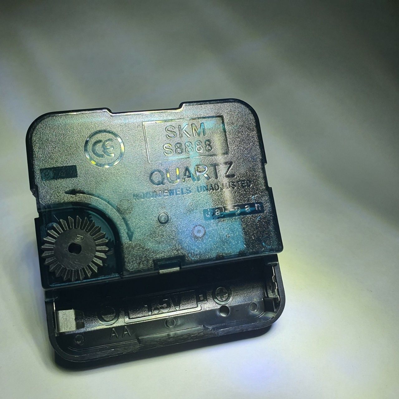  Máy đồng hô treo tường kim trôi cốt dài 22mm loại xin SKM8888 JAPAN 