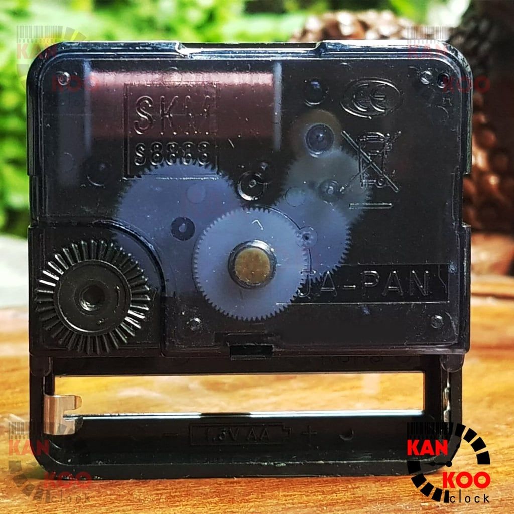  Máy đồng hồ treo tường kim trôi cốt dài 18mm (trục đồng dài 10mm) loại xin SKM8888 JAPAN 