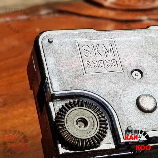  Máy đồng hồ treo tường kim trôi cốt dài 18mm (trục đồng dài 10mm) loại xin SKM8888 JAPAN 