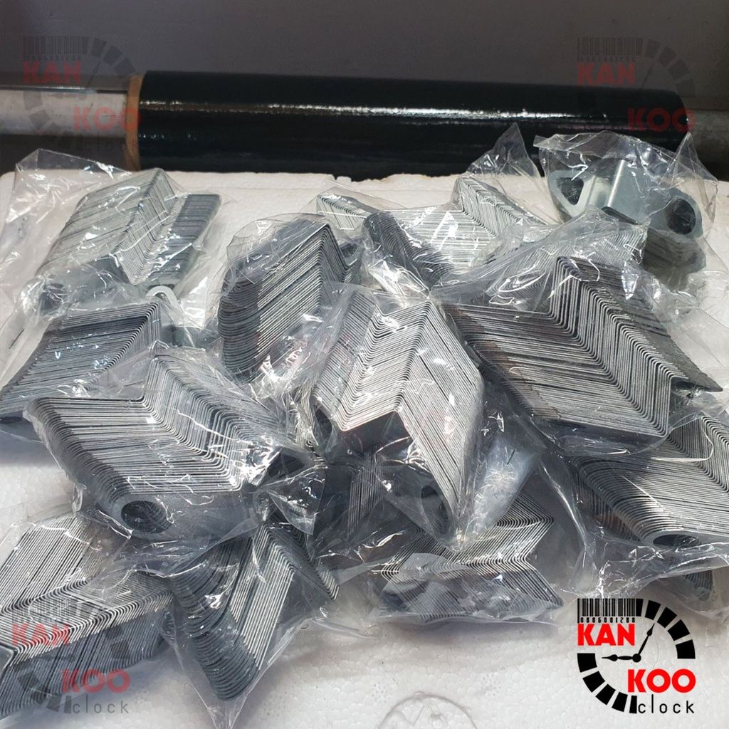  Móc sắt dùng để treo đồng hồ treo tường 