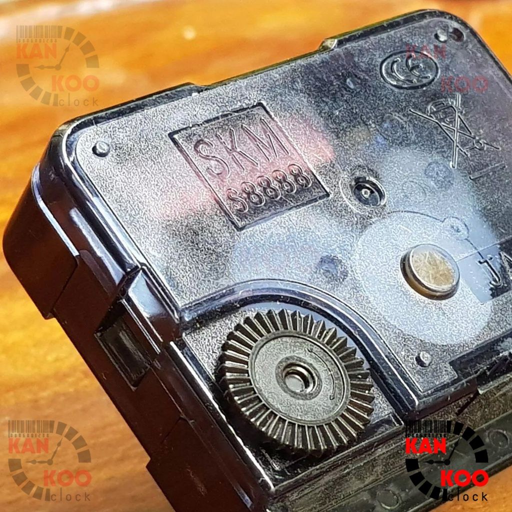  Máy đồng hồ treo tường kim trôi cốt dài 18mm (trục đồng dài 10mm) loại xin SKM8888 JAPAN 