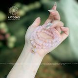  Chuỗi Vòng Thạch Anh Hồng 5.5ly Lu Thống Mix Ngũ Điếu Và Charm Túi Tiền Kim Bảo (Hỏa, Thổ) 1-125005 