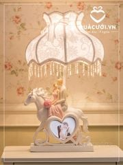 Đèn ngủ để bàn trang trí lãng mạn tượng cặp đôi cô dâu chú rể cổ điển - Quà tặng cưới độc đáo