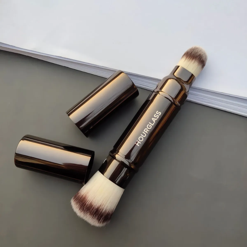 Cọ trang điểm 2 đầu Hourglass retractable double-ended complexion brush