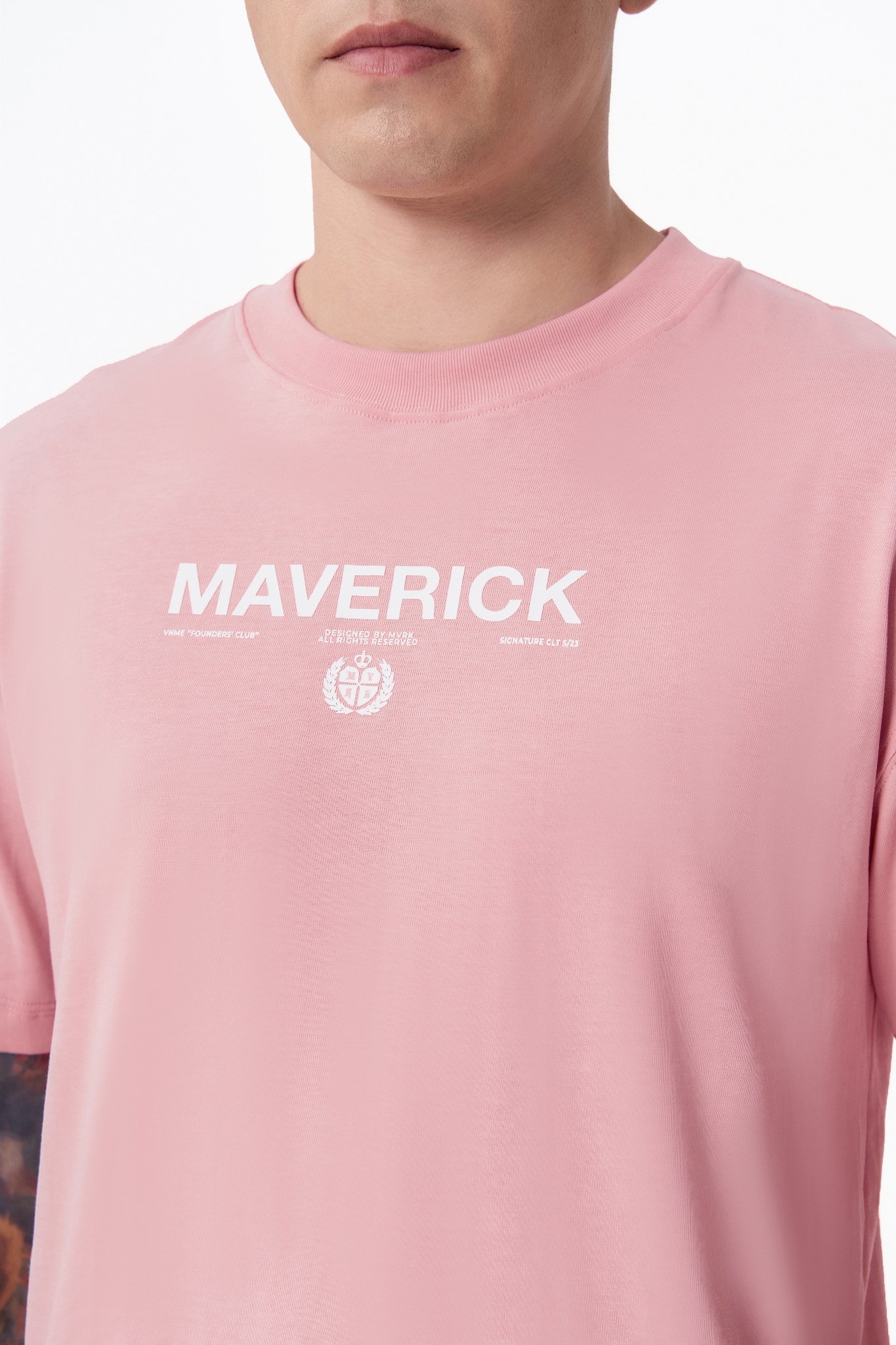 ao-thun-maverick-founders-club-cobalt-light-pink || Light pink