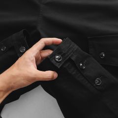Quần kaki dài túi hộp form ống suông phối nút (Mẫu 3)