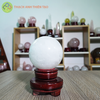 Cầu thạch anh trắng dừa nặng 0.668kg, đường kính 7.8 cm