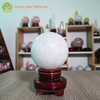 Cầu thạch anh trắng dừa nặng 0.917kg, đường kính 8.7 cm