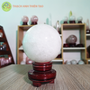 Cầu thạch anh trắng dừa nặng 1.556kg, đường kính 10cm