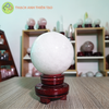 Cầu thạch anh trắng dừa nặng 1.240kg, đường kính 9.6cm