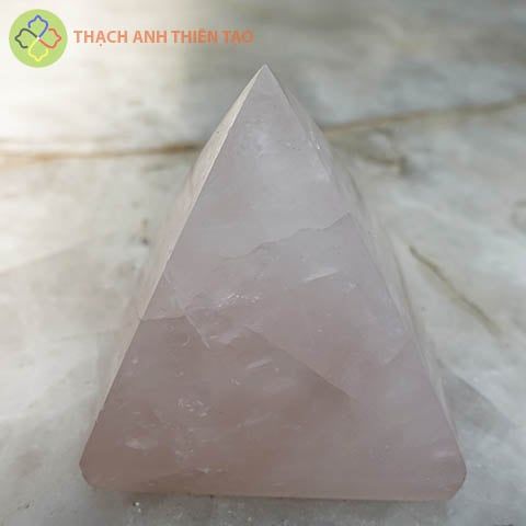  Kim tự tháp thạch anh hồng nhạt 