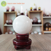 Cầu thạch anh trắng dừa nặng 0.638kg, đường kính 7.7 cm