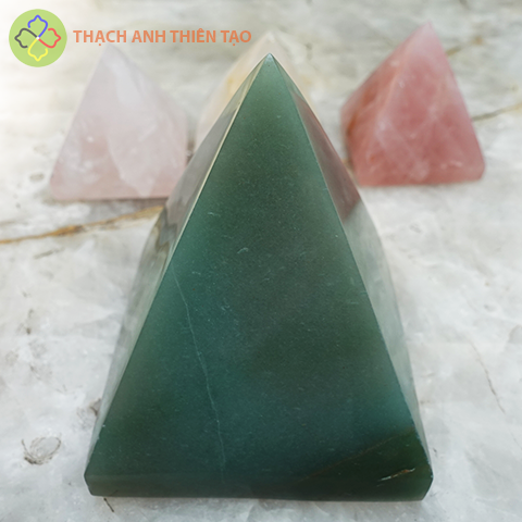  Kim tự tháp thạch anh xanh 