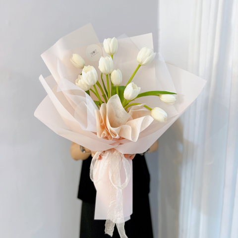  BELLA - BÓ HOA TULIP TRẮNG 