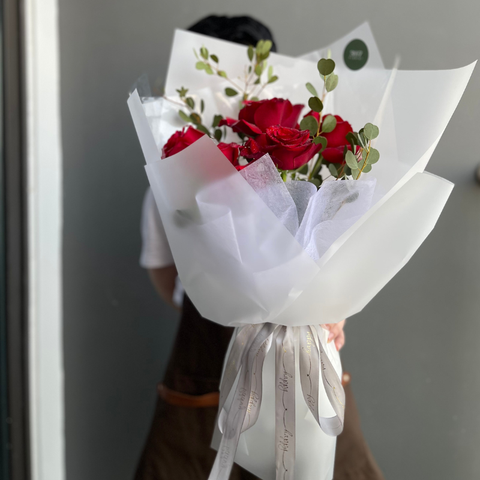  LOVELY - BÓ HOA HỒNG ĐỎ 